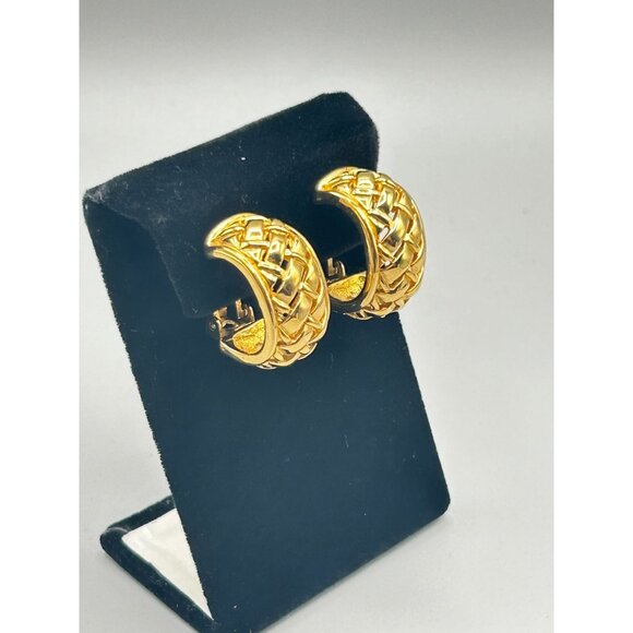 Vintage Vendome Clip On Hoops Earrings Shiny Gold Tone Weave Classic Design - Picture 4 of 7
